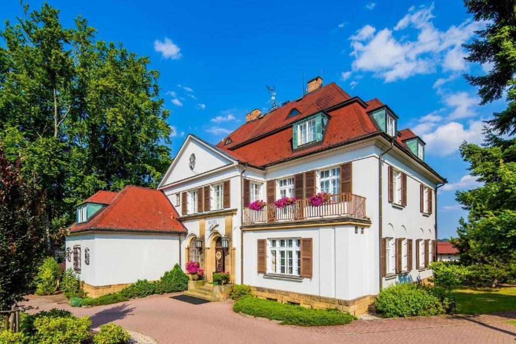 Hotel Veba Broumov Exterior photo