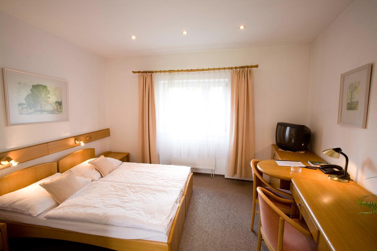 Hotel Veba Broumov Exterior photo